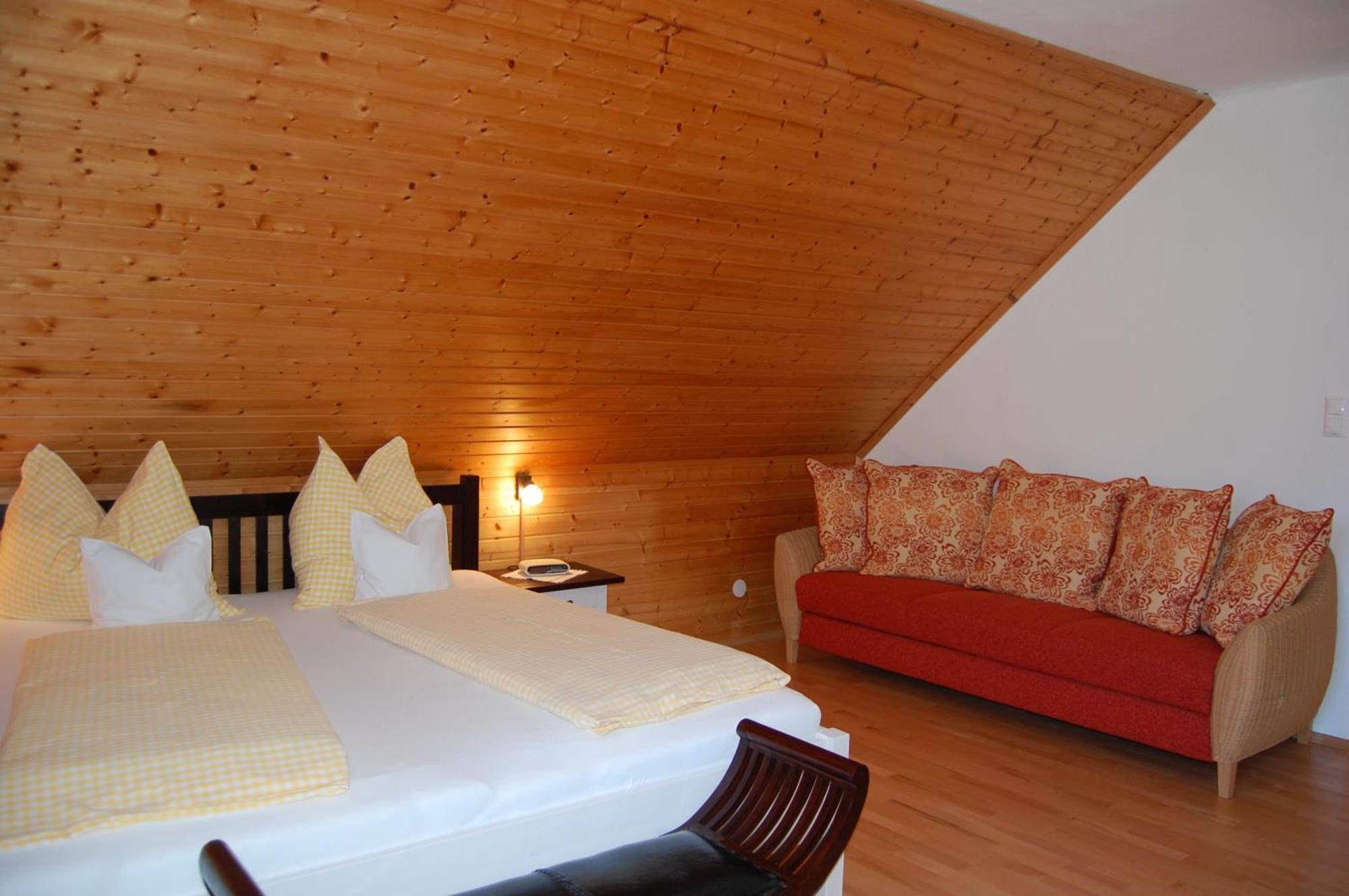 Gasthof Martinihof Latschach ober dem Faakersee Luaran gambar