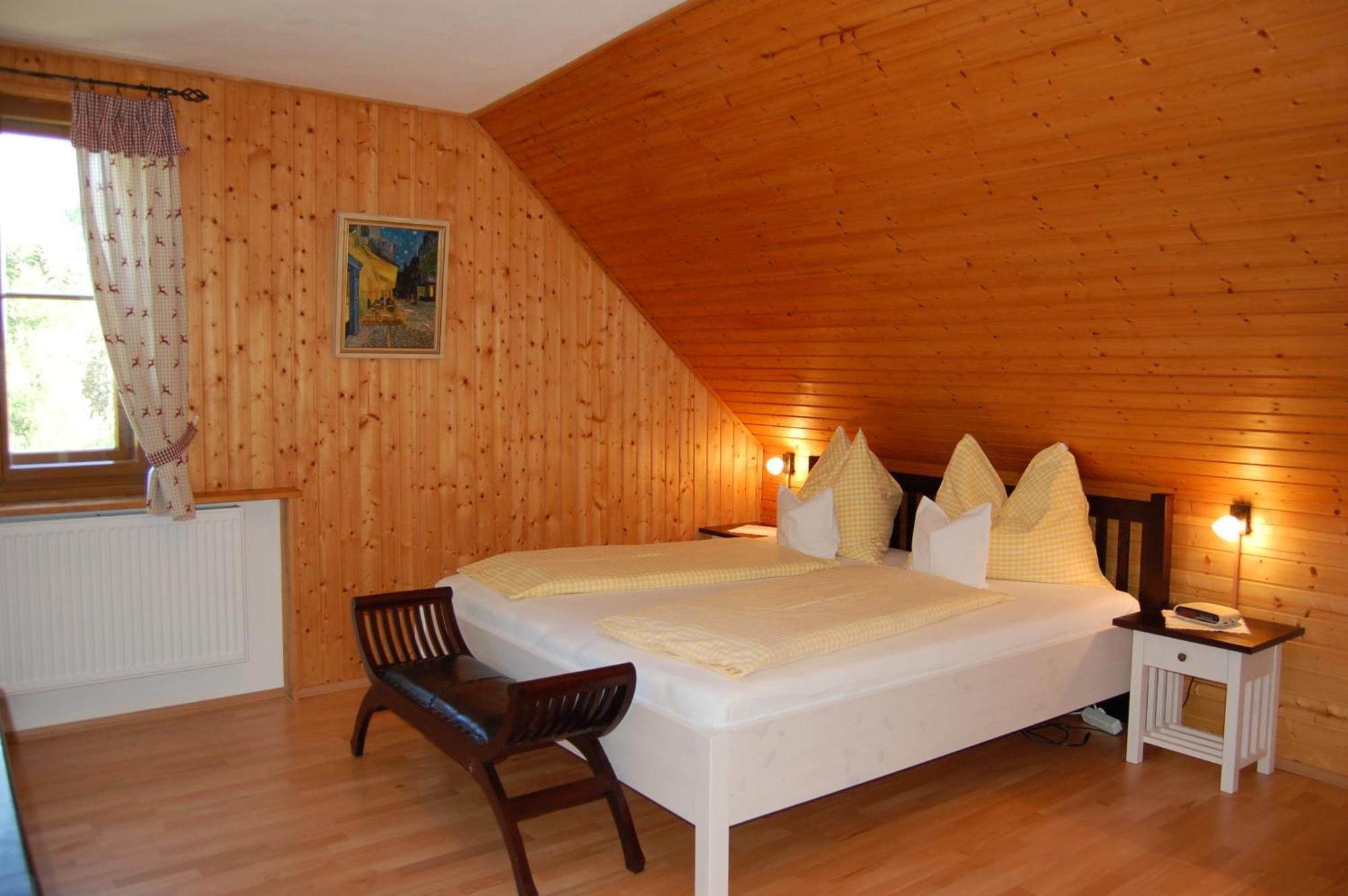 Gasthof Martinihof Latschach ober dem Faakersee Luaran gambar