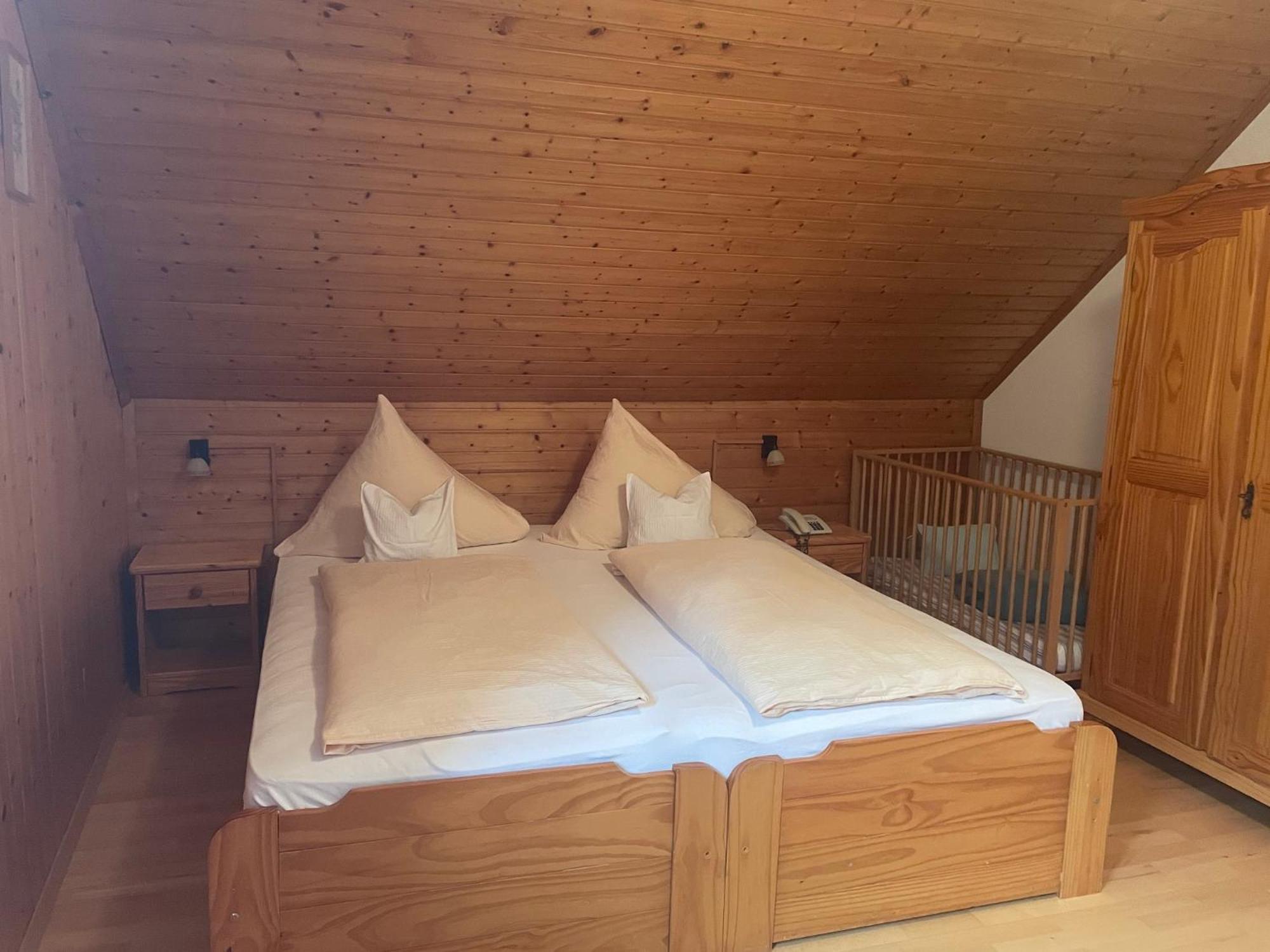 Gasthof Martinihof Latschach ober dem Faakersee Luaran gambar