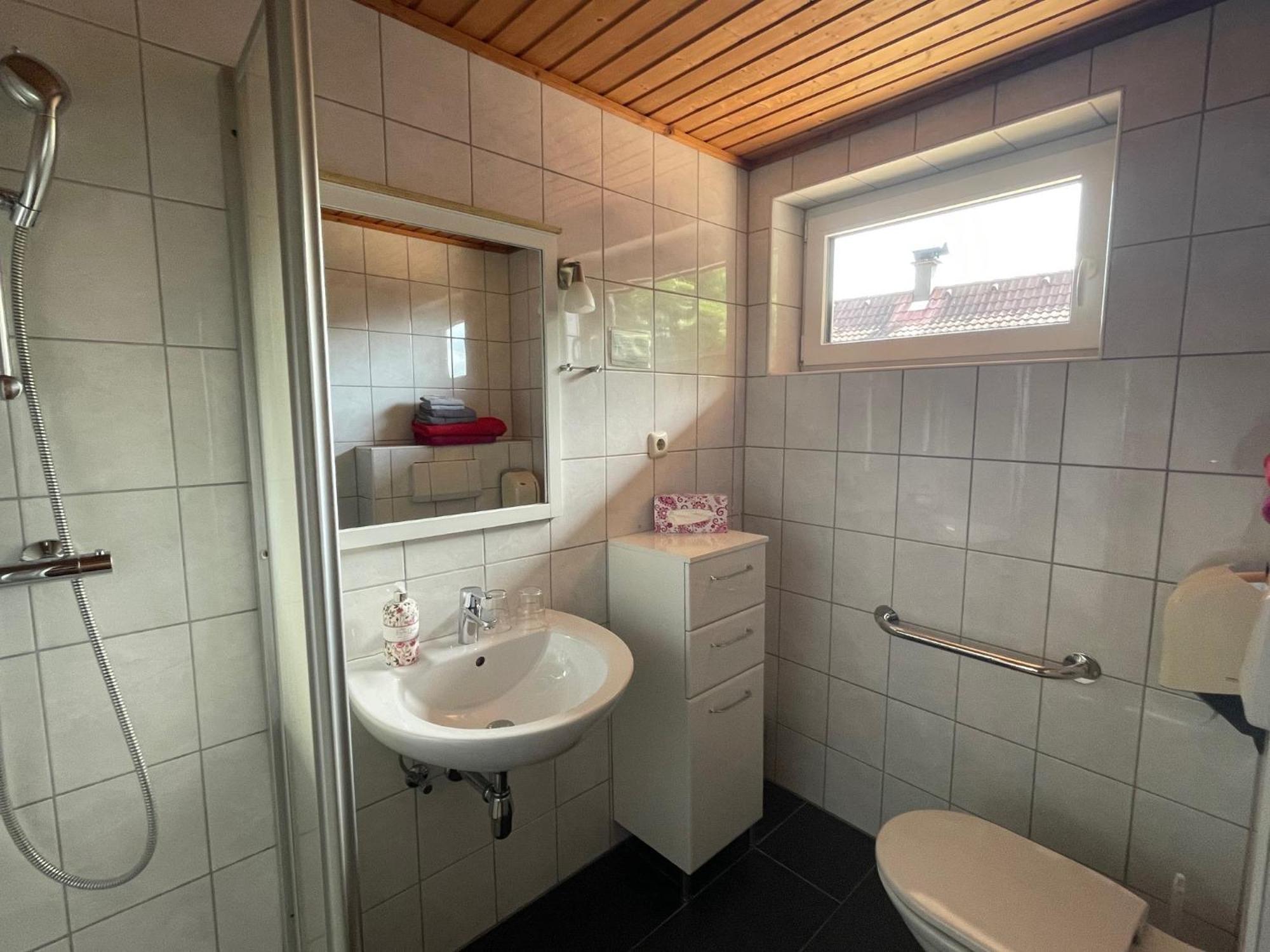 Gasthof Martinihof Latschach ober dem Faakersee Luaran gambar
