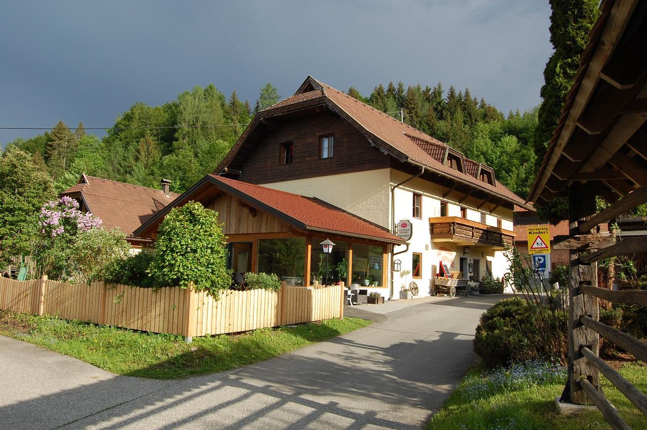 Gasthof Martinihof Latschach ober dem Faakersee Luaran gambar