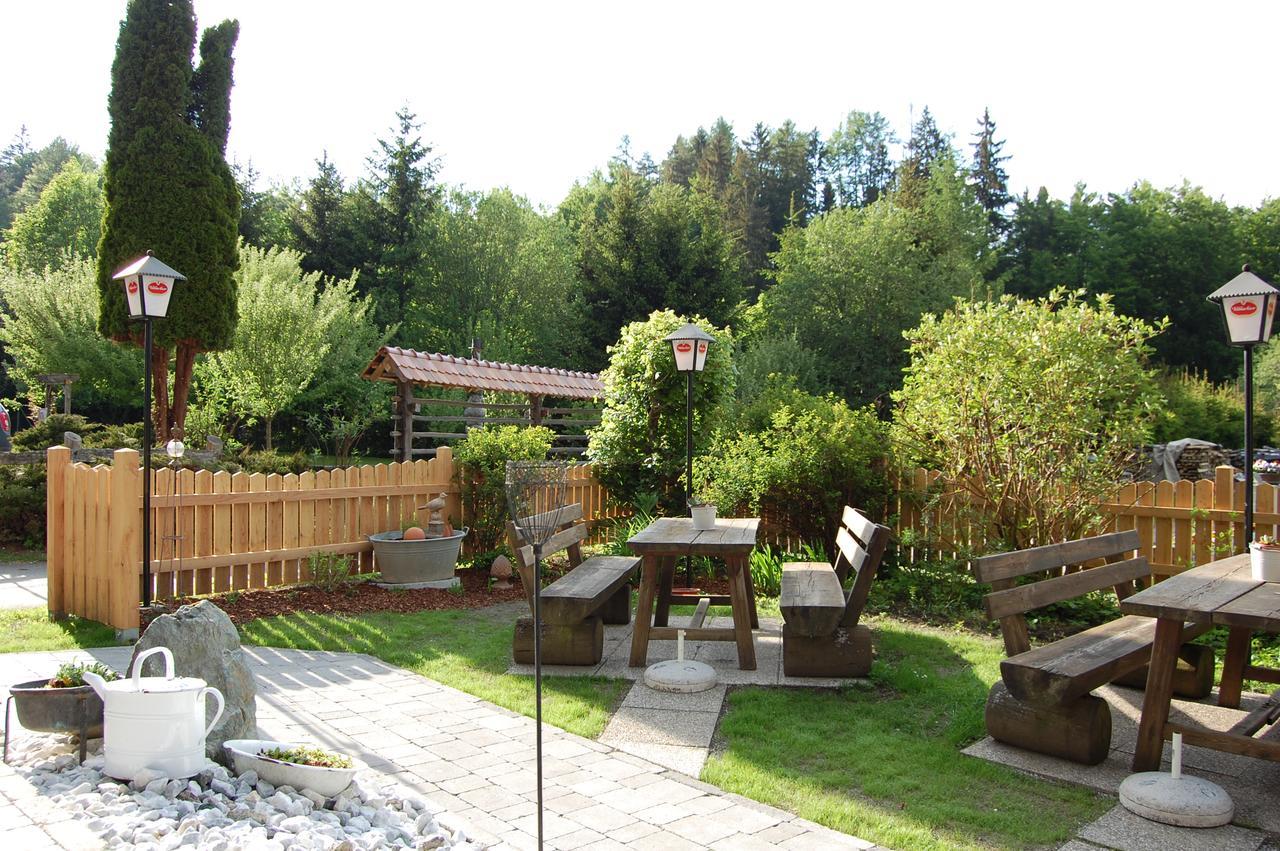 Gasthof Martinihof Latschach ober dem Faakersee Luaran gambar