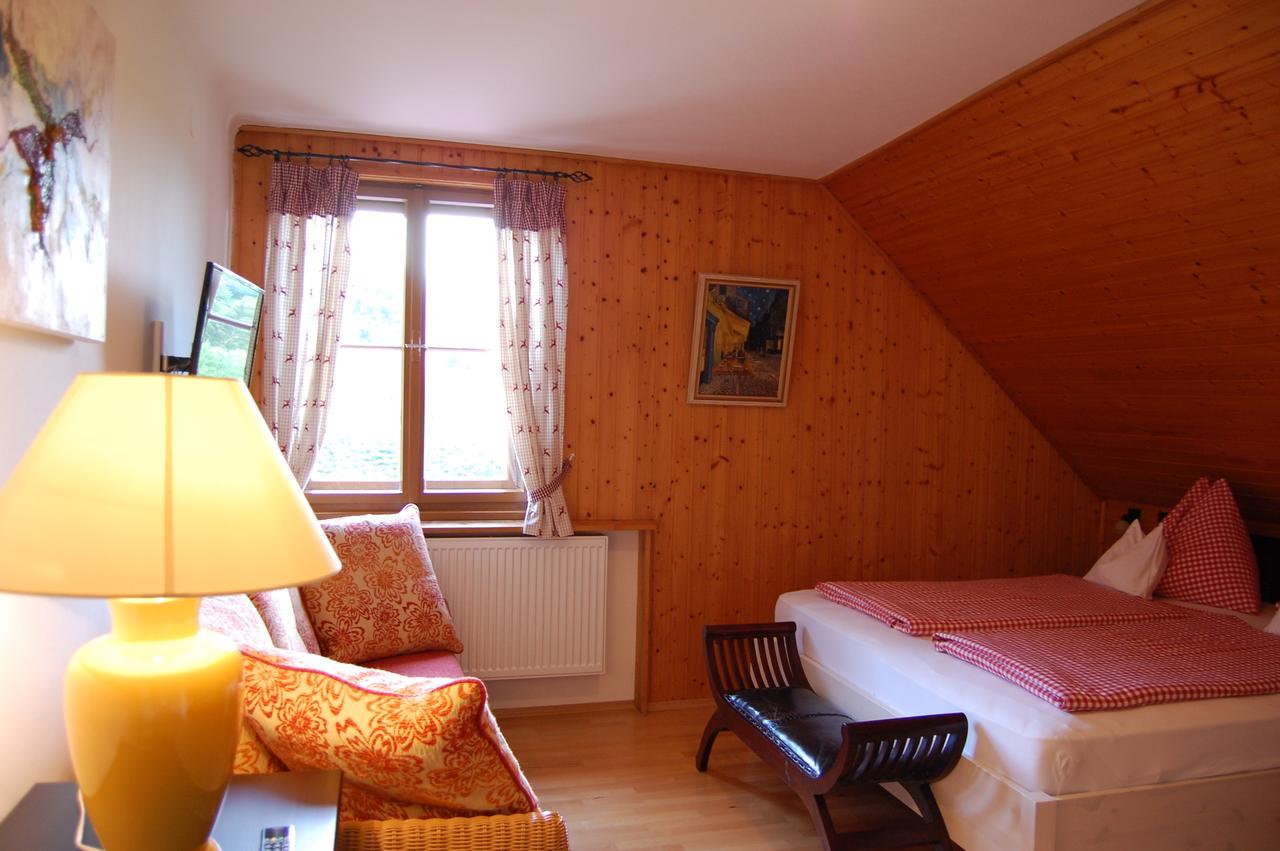 Gasthof Martinihof Latschach ober dem Faakersee Luaran gambar